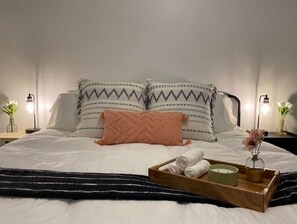 Room - a•v•a•b•e•l•l•a (Lehi)