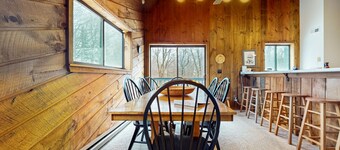 3-story dog-friendly home with private hot tub, firepit, grill, wood stove, EVC