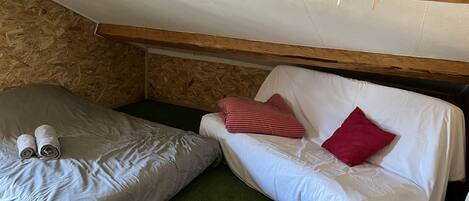 3 bedrooms, bed sheets