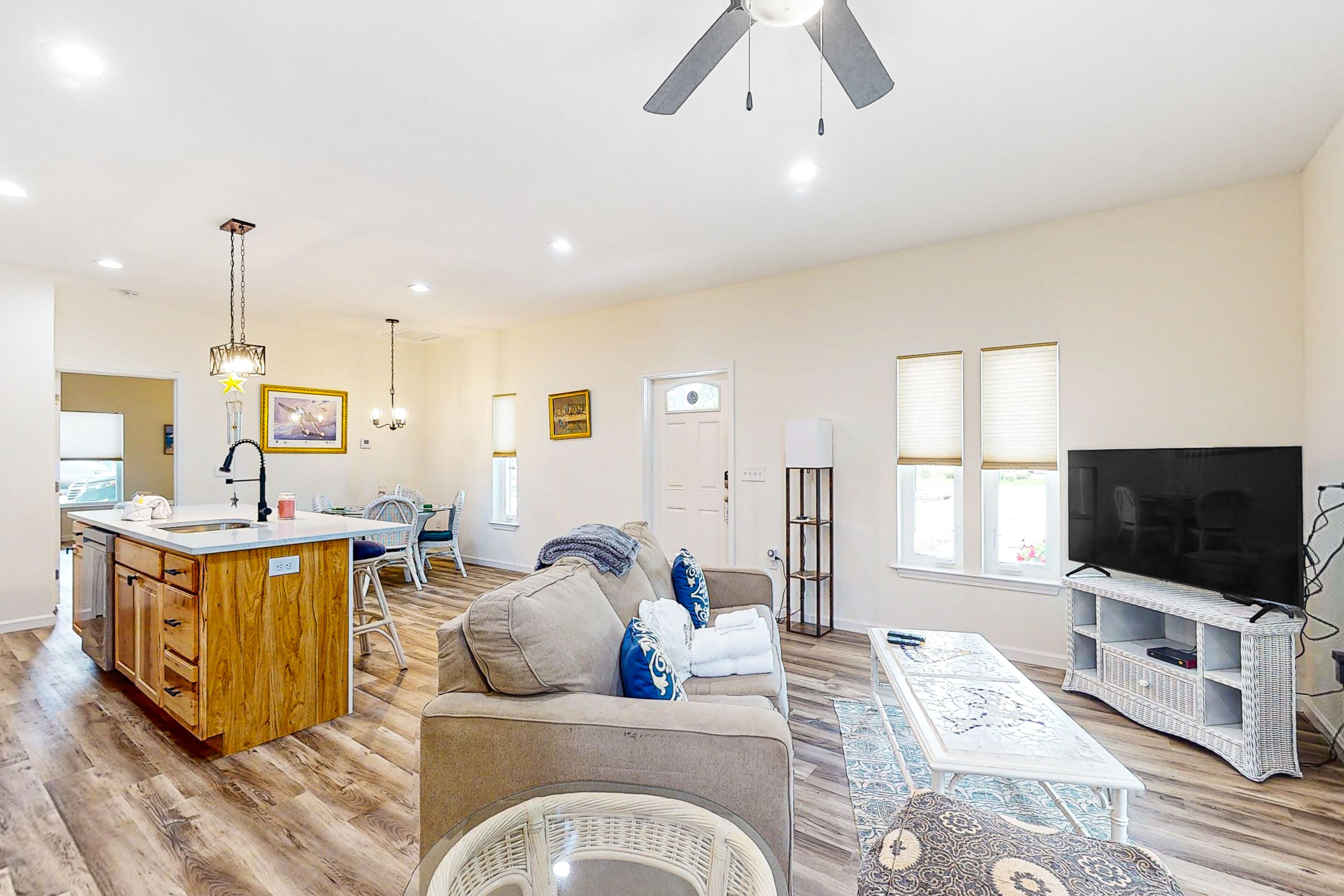 Brand-new home with hangar, central AC, & full kitchen - dog-friendly