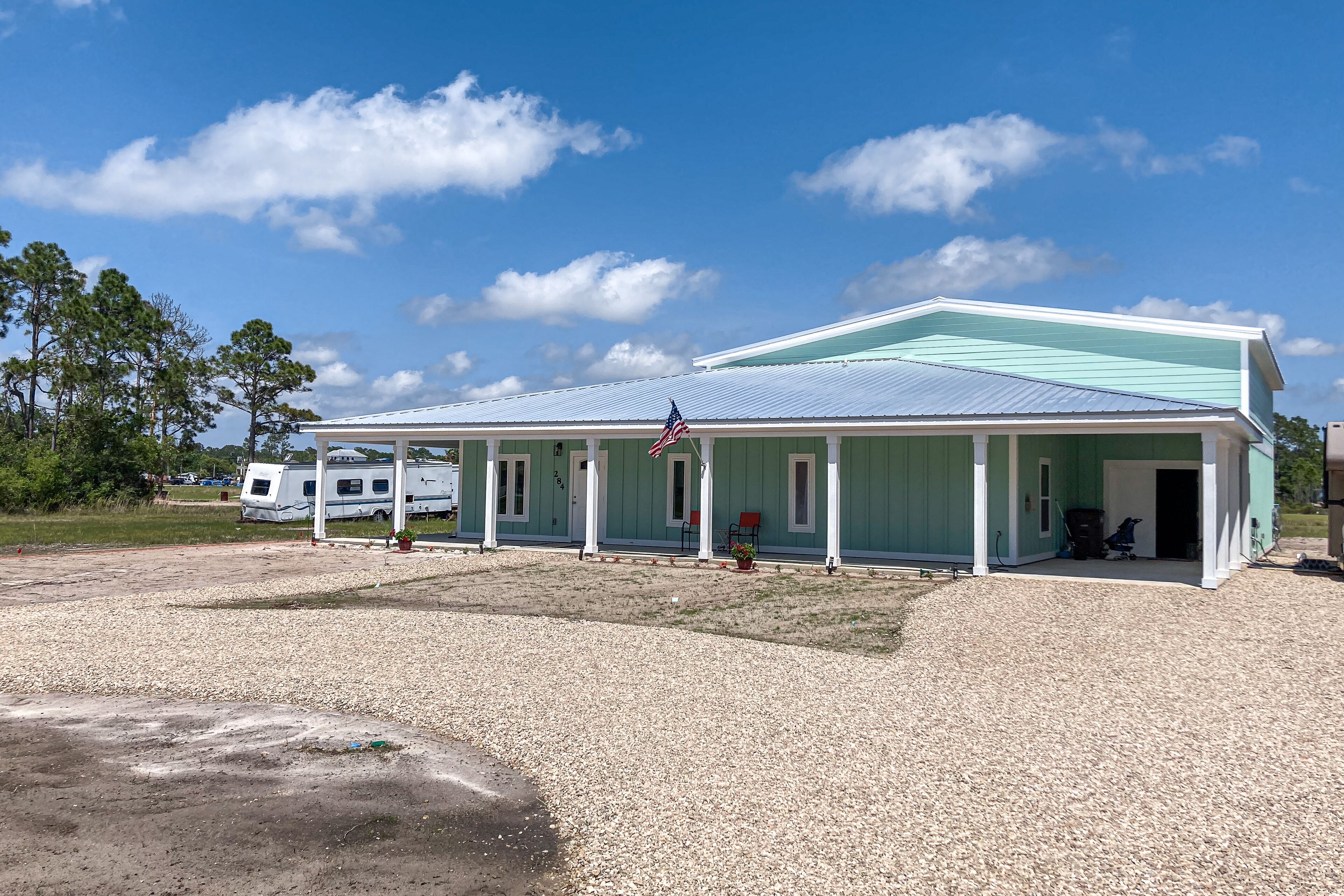 Brand-new home with hangar, central AC, & full kitchen - dog-friendly