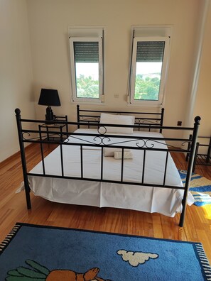 2 chambres, coffres-forts dans les chambres, Wi-Fi, draps fournis