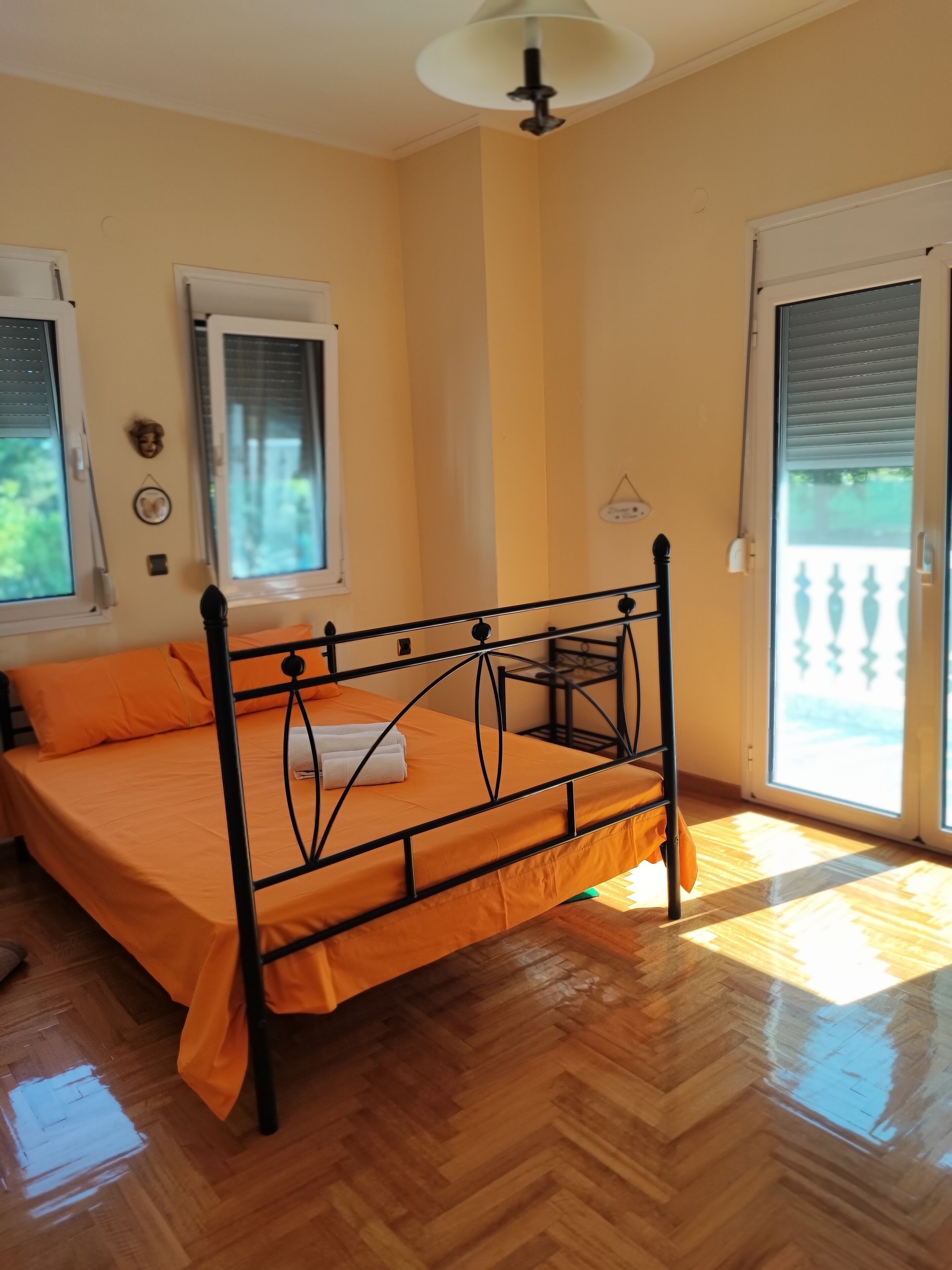 2 chambres, coffres-forts dans les chambres, Wi-Fi, draps fournis