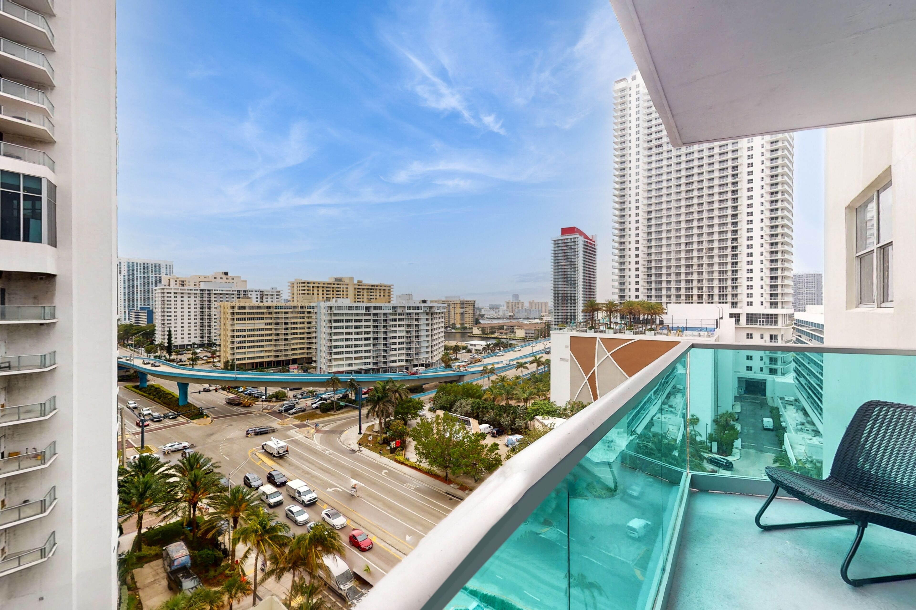 Ocean view condo with pool, balcony, Ping-Pong table, full kitchen, & gym