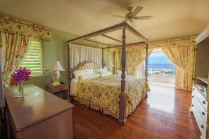 4 bedrooms, in-room safe, iron/ironing board, travel crib - Private villa w/ Gym 5 mins away from town. (Ocho Rios)
