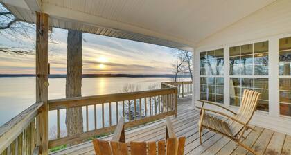 Peaceful Big Sandy Home w/ Deck on Kentucky Lake!