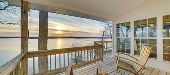 Peaceful Big Sandy Home w/ Deck on Kentucky Lake!