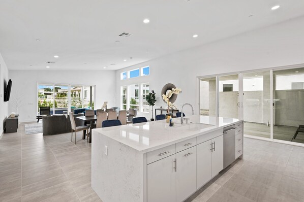 Interior - Tranquil Indian Wells Retreat: Pool, Spa, Views/Desert Dream: Mid-Century Modern (Indian Wells)