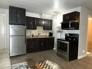 冰箱、微波炉、烤箱、炉灶