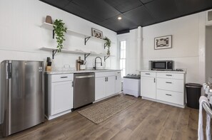 Private kitchen - Modern 1BD near Logan St Market (Louisville)
