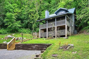 Exterior - Cozy Authentic Log Cabin One Bedroom with Loft Bedroom One & a Half Bath Wi-Fi (Townsend)