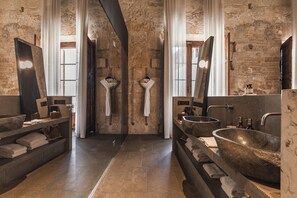Suite (Nobis) | Bathroom | Designer toiletries, hair dryer, bathrobes, slippers - Nobis Hotel Palma (Palma de Mallorca)