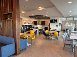 Free daily continental breakfast - Comfort Inn & Suites Mountain Grove US-60 (Mountain Grove)