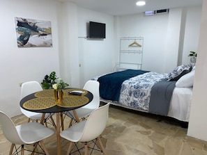 1 habitación, wifi y ropa de cama