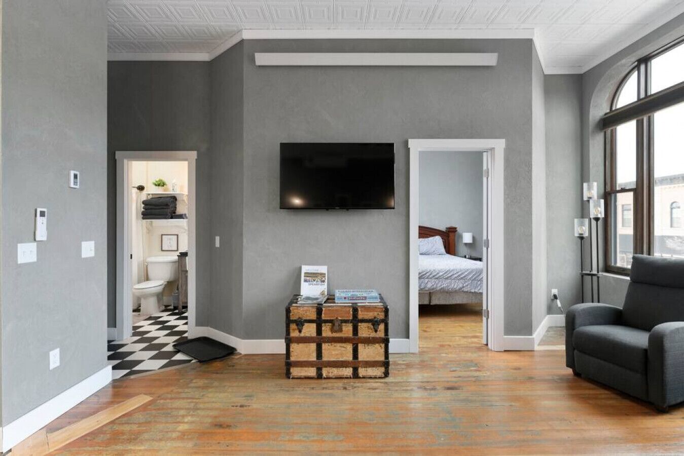 1 habitación, tabla de planchar con plancha, wifi gratis y ropa de cama 