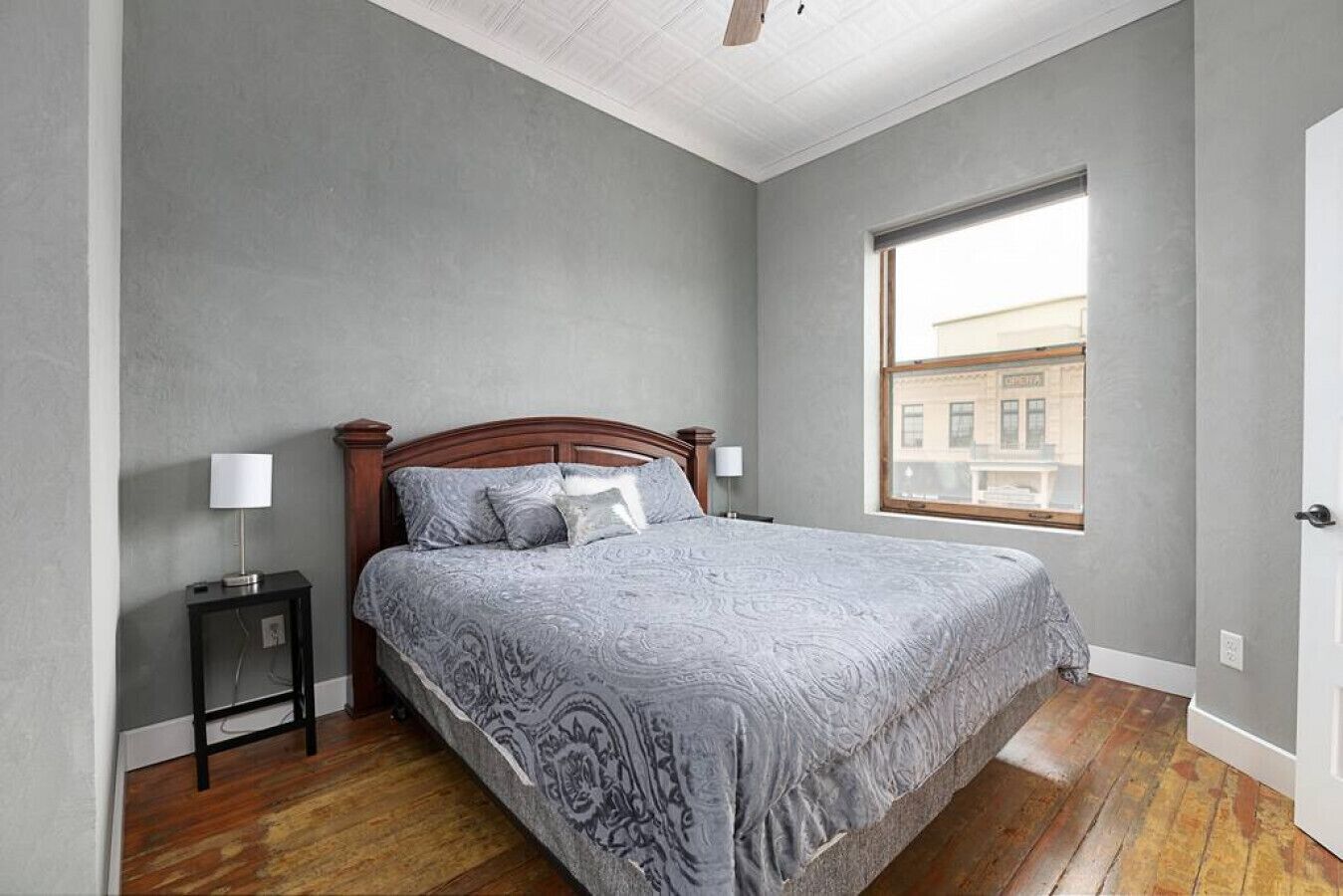 1 habitación, tabla de planchar con plancha, wifi gratis y ropa de cama 