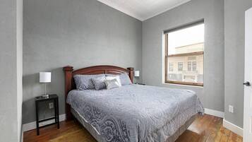 1 habitación, tabla de planchar con plancha, wifi gratis y ropa de cama