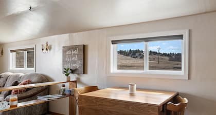 Farmhouse Ranchette - Horses Welcome