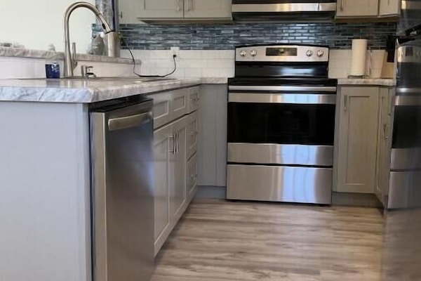 Frigorífic, microones, forn i placa de cuina