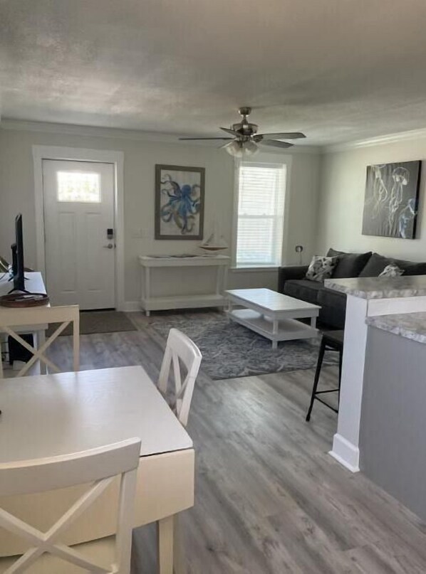 Interior - Sun Diver is charming, close to marinas, and beaches on the East end of PCB, FL (Panama City Beach)