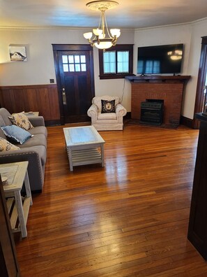 Smart TV, fireplace, table tennis, stereo - ATV groups Welcome, Trail and Ale Lodge, King Beds (Pocahontas)