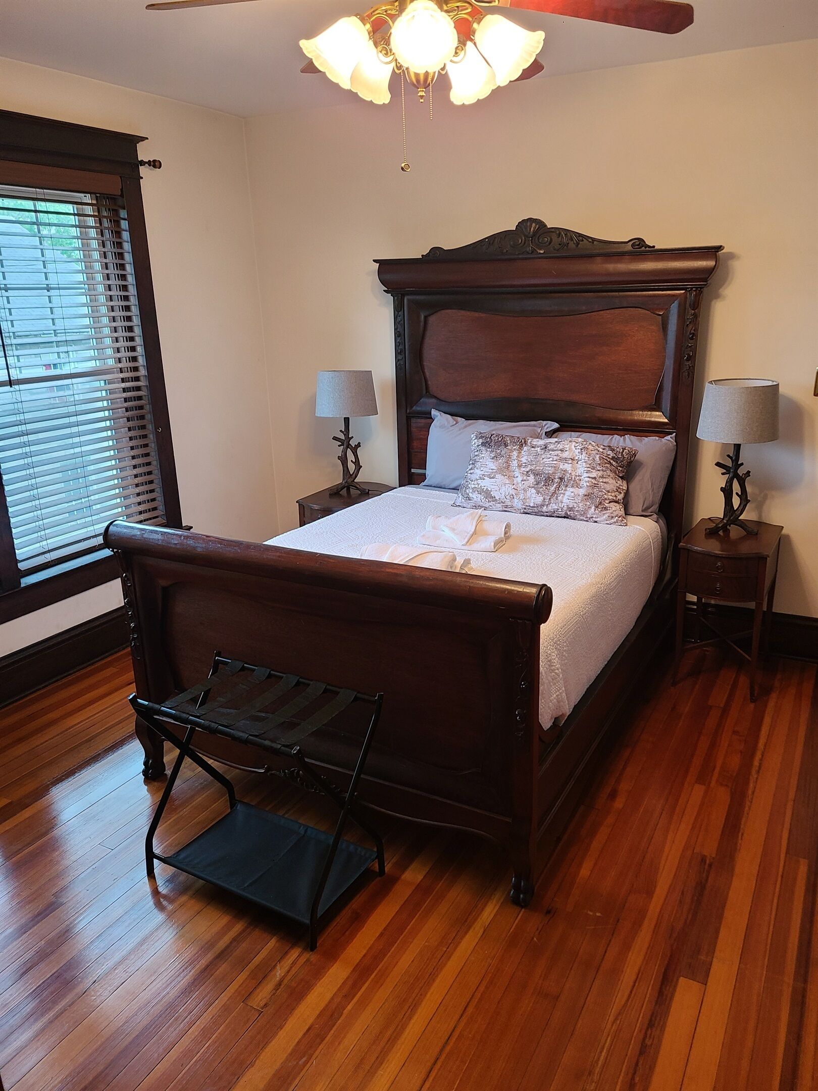 6 habitaciones, escritorio, tabla de planchar con plancha y wifi gratis 