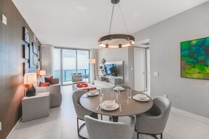 ラグジュアリー アパートメント | ダイニングルーム