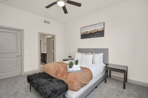 1 室のベッドルーム、デスク、アイロン / アイロン台、WiFi