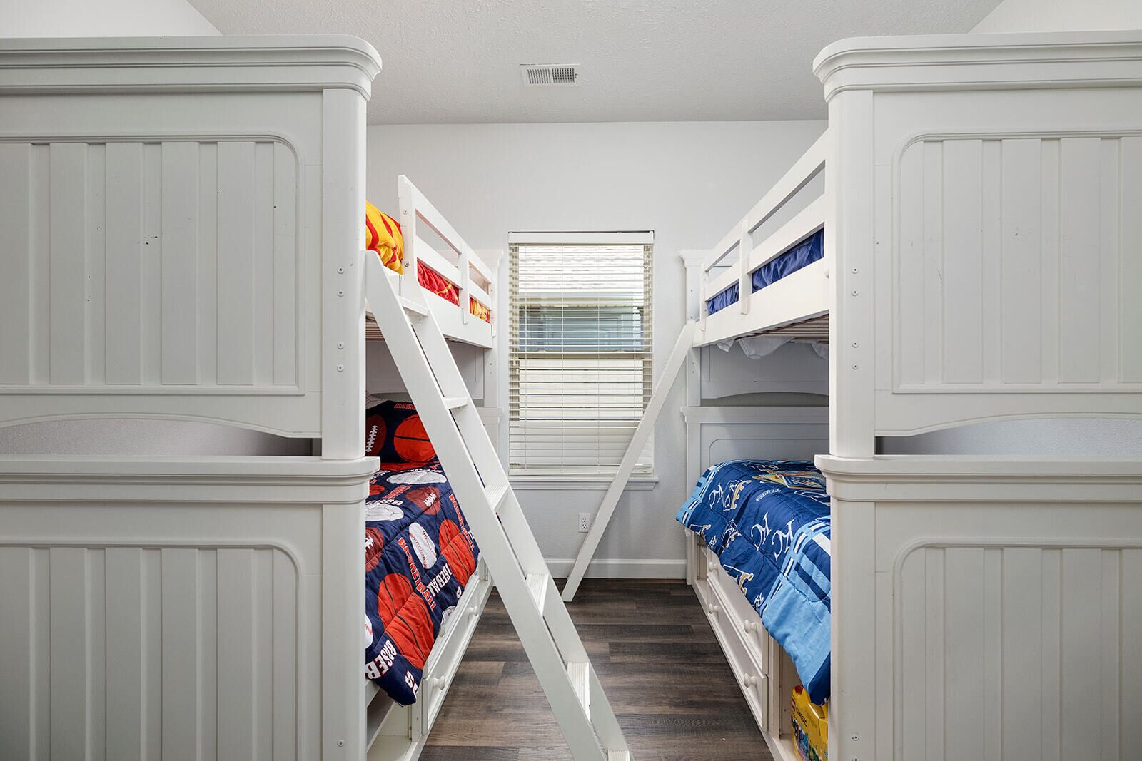 3 slaapkamers, een strijkplank/strijkijzer, reisbedje, wifi