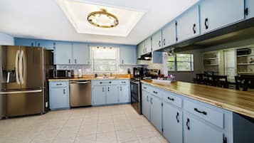 Frigorífic, microones, forn i placa de cuina