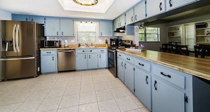 Haven at Rainbow Springs + Free Kayaks, Heated Pool, Game Room