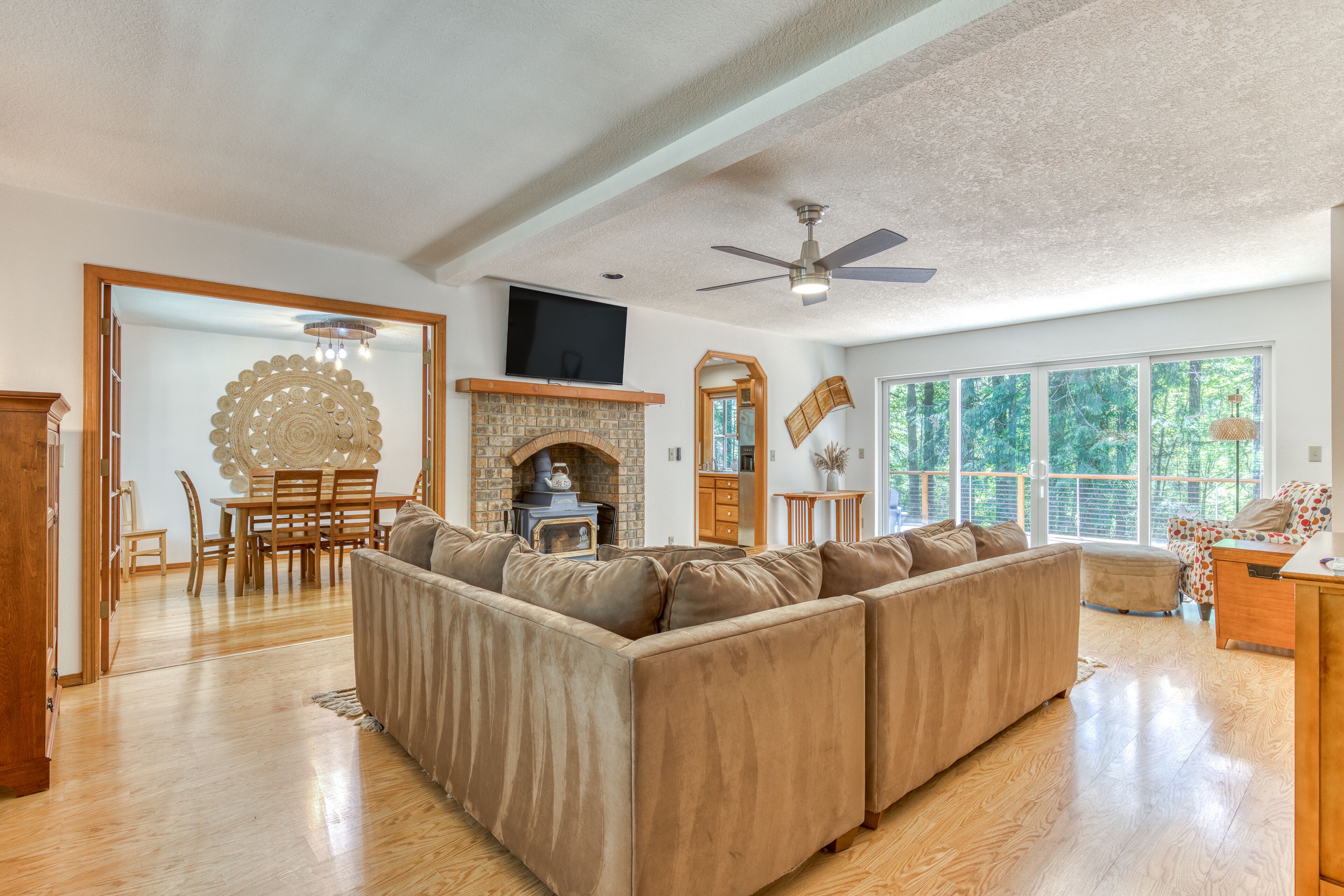 Cozy home with river access, private hot tub, wood stove, fireplace, & W/D