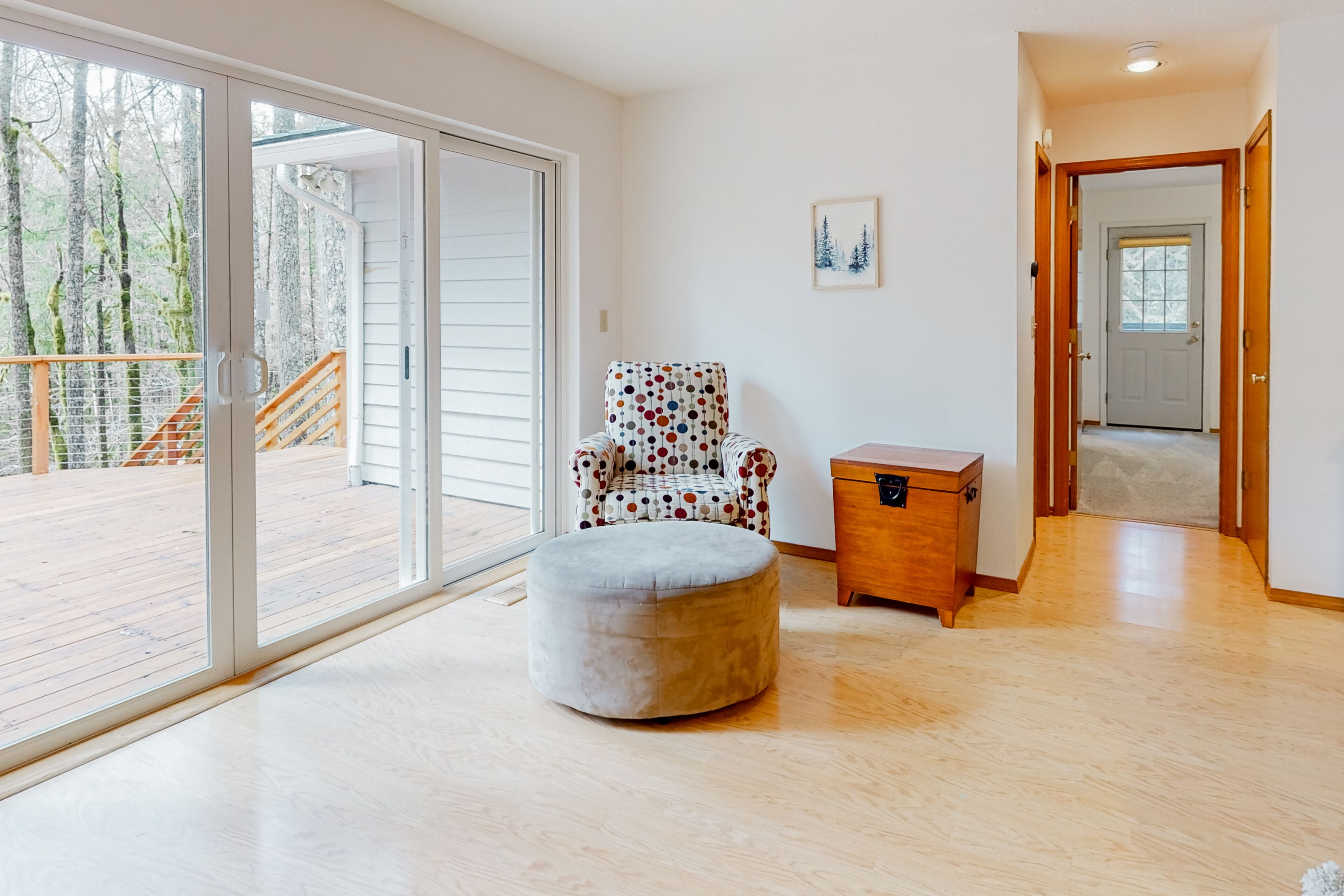 Cozy home with river access, private hot tub, wood stove, fireplace, & W/D