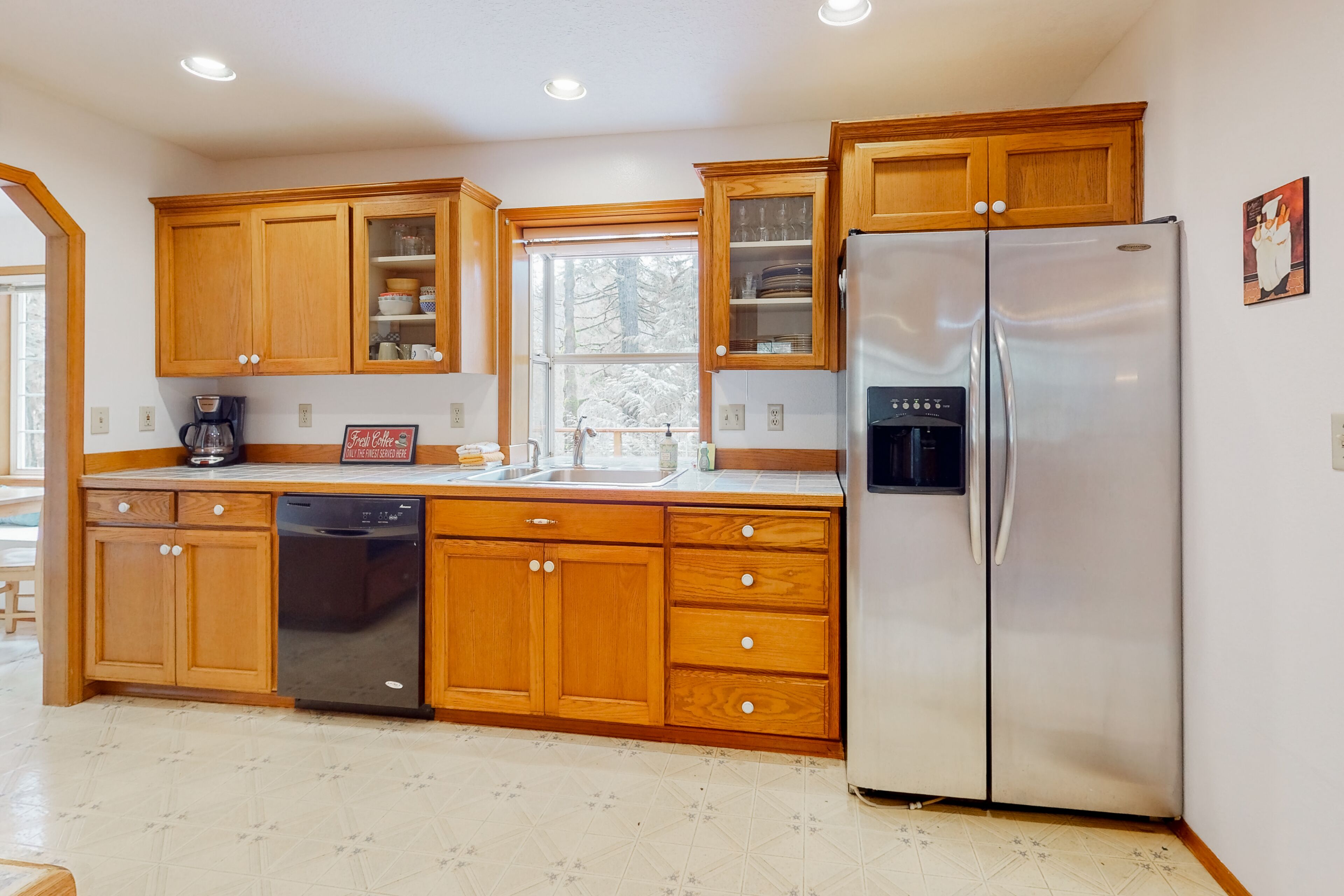 Cozy home with river access, private hot tub, wood stove, fireplace, & W/D