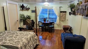 1 sovrum, skrivbord, gratis wi-fi och sÀngklÀder