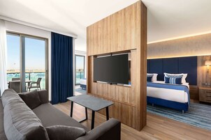 Deluxe Room, Corner | Premium bedding, Tempur-Pedic beds, minibar, in-room safe