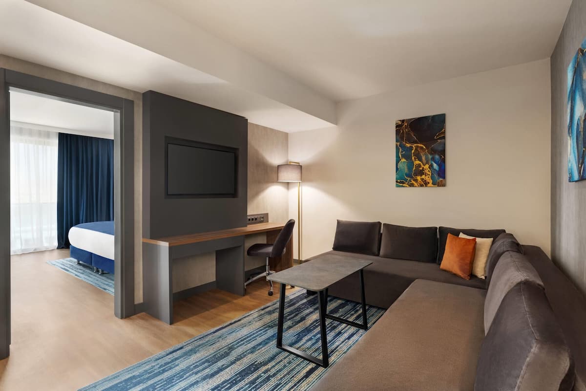 Executive suite, bubbelbad | Luxe beddengoed, Tempur Pedic-bedden, een minibar, een kluis op de kamer
