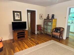 Interior - Spacious 3 bedroom, 1.5 bath House. Wi-Fi, Roku TV, Fully stocked kitchen, etc! (Lampasas)