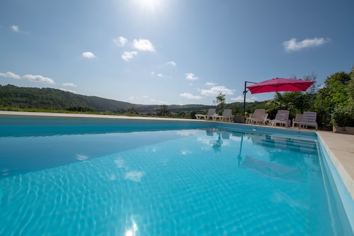 Dordogne gite, amazing views, private heated pool, large gardens, NO ADDED COSTS