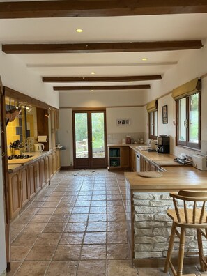 Fridge, microwave, oven, stovetop - Dordogne gite, amazing views, private heated pool, large gardens, NO ADDED COSTS (Marnac)