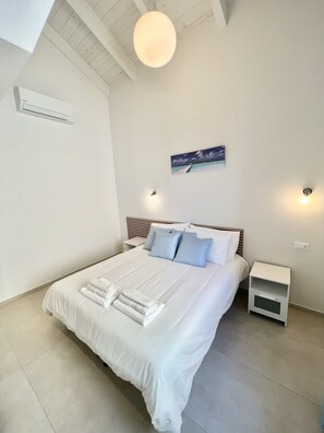 2 bedrooms, in-room safe, iron/ironing board, travel crib - ISLAND, APARTMENT IN THE CENTER (Rapallo)