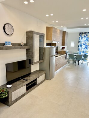 Réfrigérateur, four, plaque de cuisson, lave-vaisselle