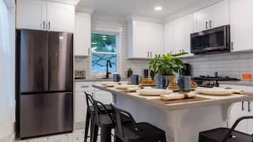Coffee/tea maker, fridge, microwave, oven