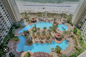 Piscine couverte, piscine extérieure