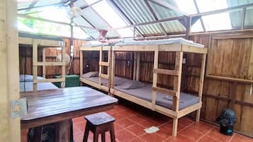 Asrama Umum Ekonomi | Wi-Fi gratis dan seprai linen