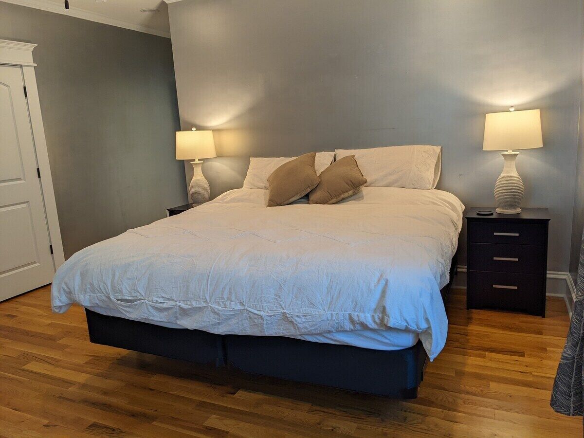 Casa Rosa - 2BR West End Bungalow