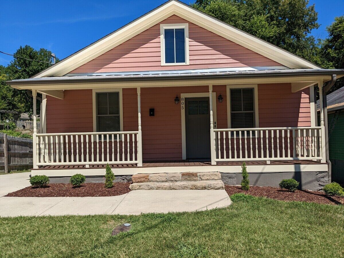 Casa Rosa - 2BR West End Bungalow