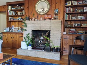 Interior - Cozy Duke Park Retreat, Whole House (Durham)