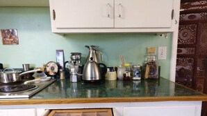 Kaffetrakter/tekoker, kjøleskap, mikrobølgeovn og ovn