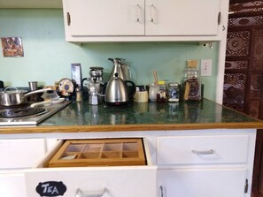 Fridge, microwave, oven, stovetop - Cozy Duke Park Retreat, Whole House (Durham)